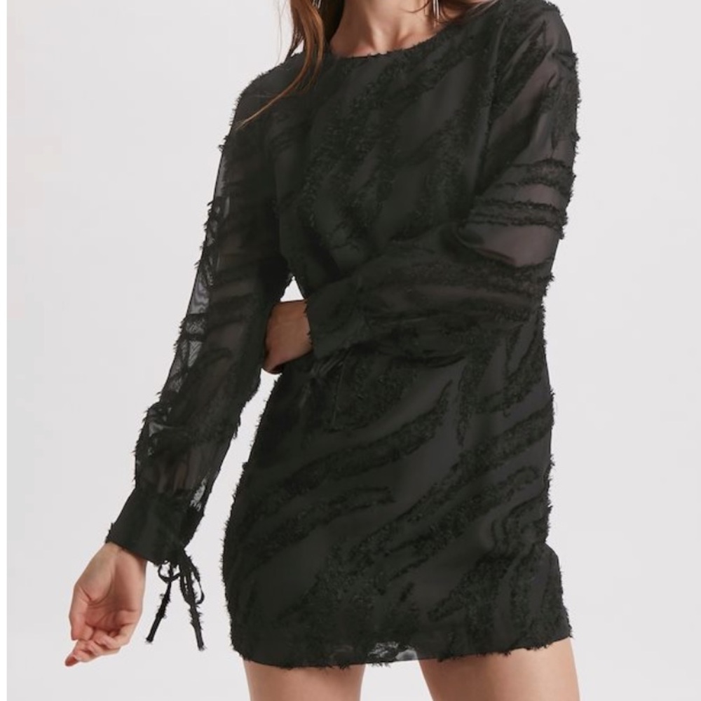 Soaked in Luxury Toriana Elegant Black Dress size Small eyelash texture